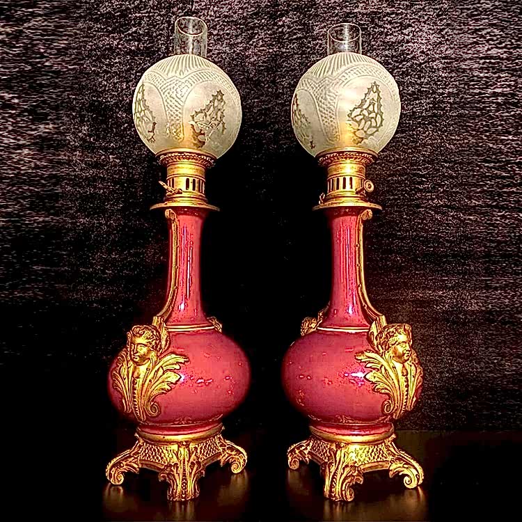 Fransız Eros Aplikeli Bronz Gaz Lambası