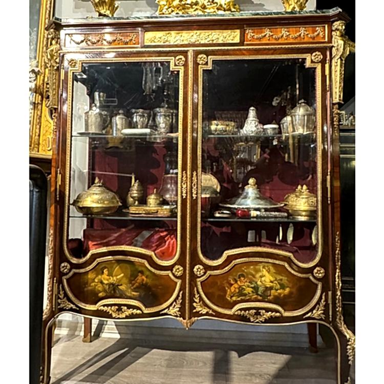 Fransız Vernis Teşhir Vitrini